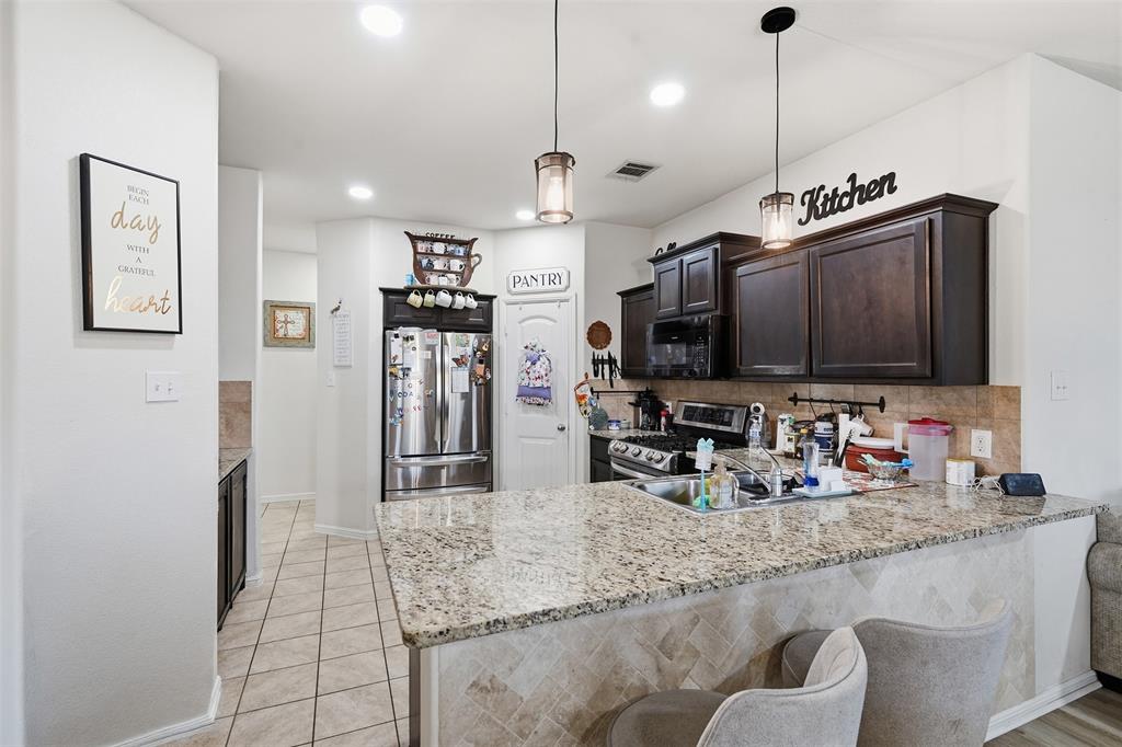 821 Rutherford Drive Crowley, TX 76036 - Photo 12 of 28 Gallery Image 12