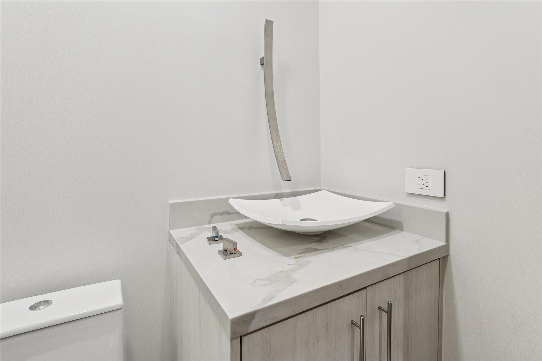 1600 Post Oak Boulevard, Unit 802 Houston, TX 77056 - Photo 18 of 19 The Powder Room features a vanity with a Quartz countertop and decorative wall-mounted faucet.