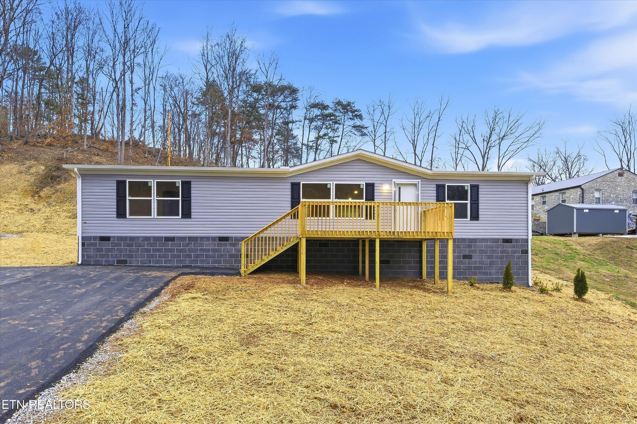 504 Short Street La Follette, TN 37766 - Photo 1 of 35