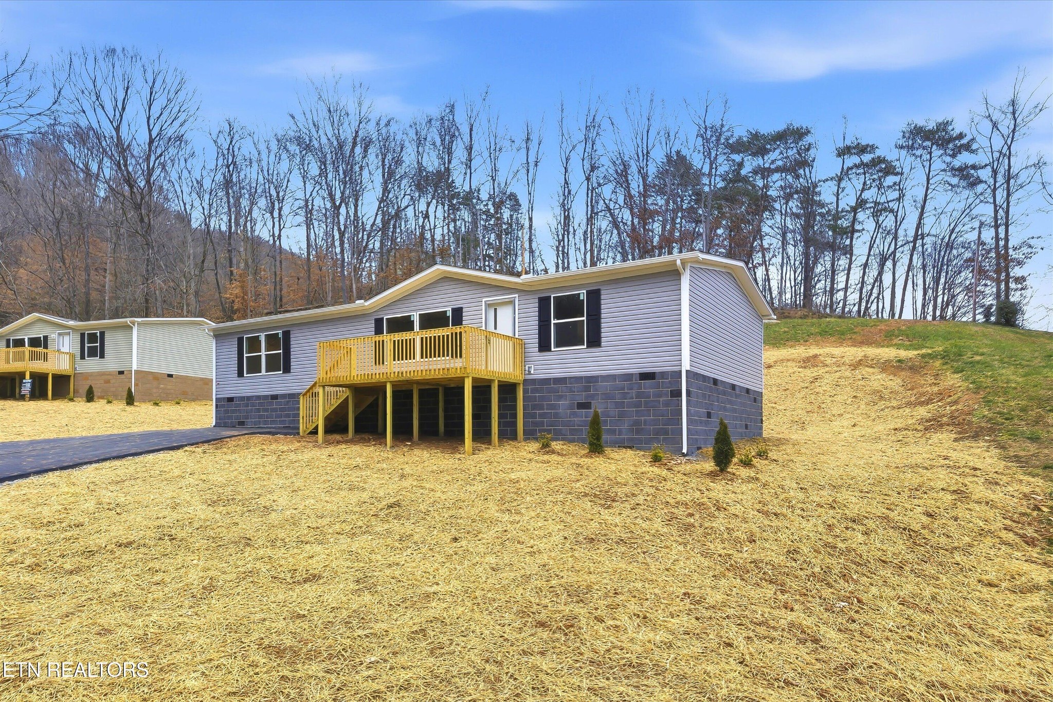 504 Short Street La Follette, TN 37766 - Photo 3 of 35
