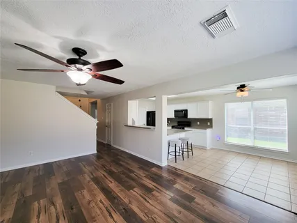 $320,000 | 4112 Seminole Drive, Pearland, TX 77584