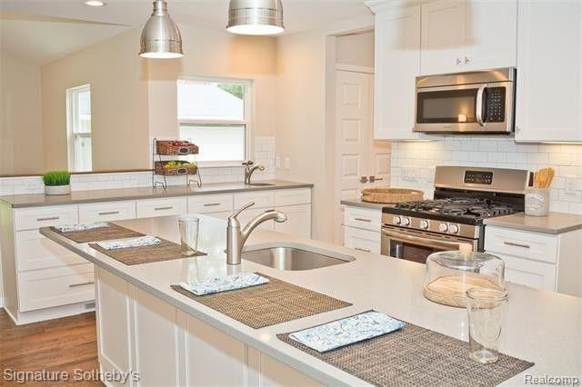 18460 Beverly Road Beverly Hills, MI 48025 - Photo 5 of 24
