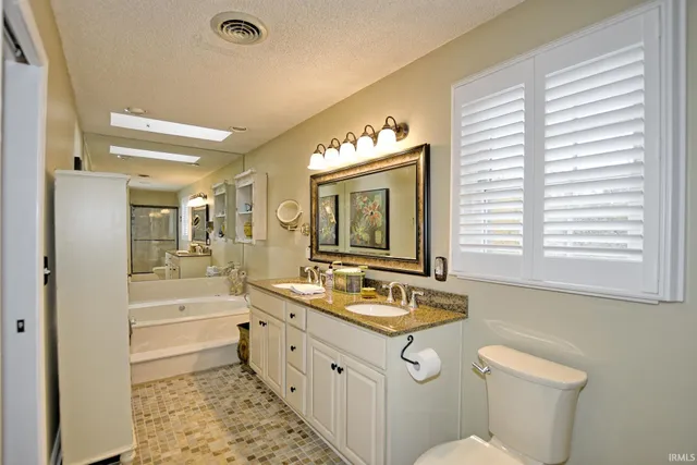 $587,800 | 6299 Pfafflin Lake Boulevard, Newburgh, IN 47630