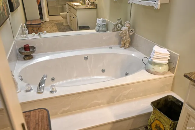 $587,800 | 6299 Pfafflin Lake Boulevard, Newburgh, IN 47630