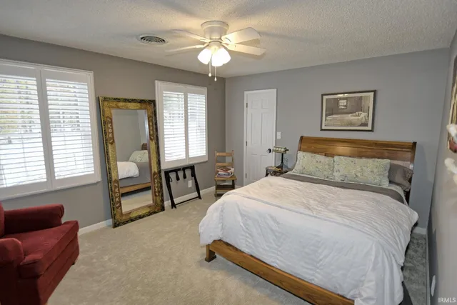 $587,800 | 6299 Pfafflin Lake Boulevard, Newburgh, IN 47630