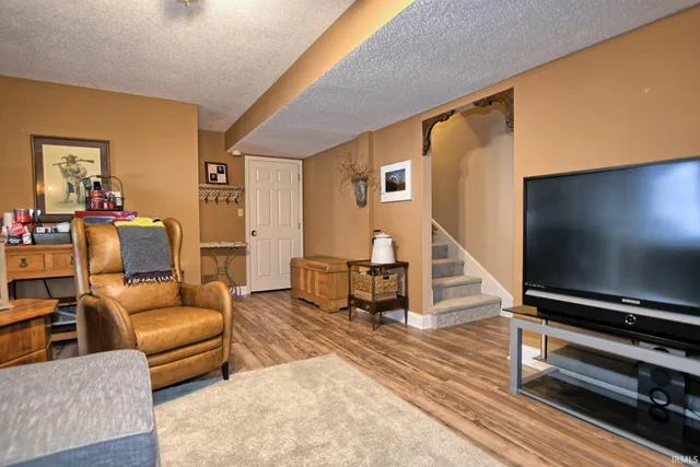 $587,800 | 6299 Pfafflin Lake Boulevard, Newburgh, IN 47630