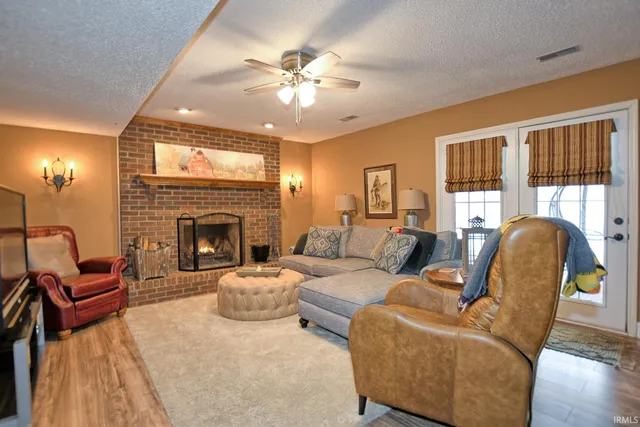 $587,800 | 6299 Pfafflin Lake Boulevard, Newburgh, IN 47630