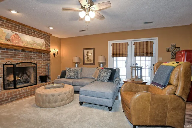 $587,800 | 6299 Pfafflin Lake Boulevard, Newburgh, IN 47630