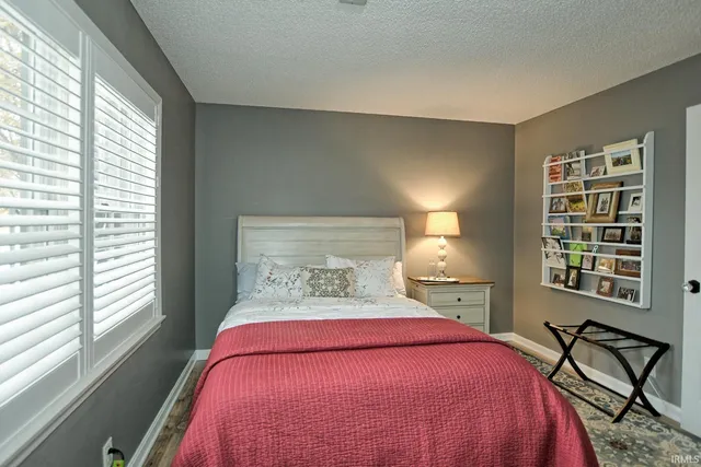 $587,800 | 6299 Pfafflin Lake Boulevard, Newburgh, IN 47630