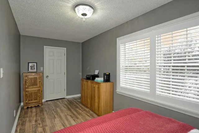 $587,800 | 6299 Pfafflin Lake Boulevard, Newburgh, IN 47630