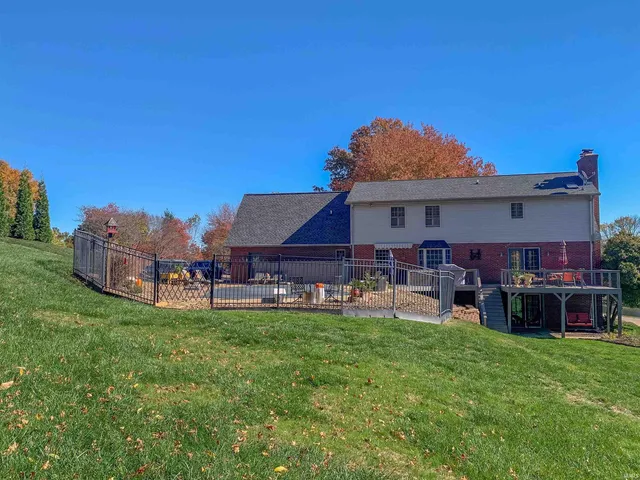 $587,800 | 6299 Pfafflin Lake Boulevard, Newburgh, IN 47630