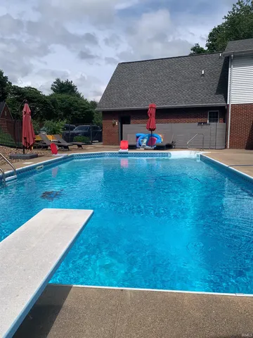 $587,800 | 6299 Pfafflin Lake Boulevard, Newburgh, IN 47630