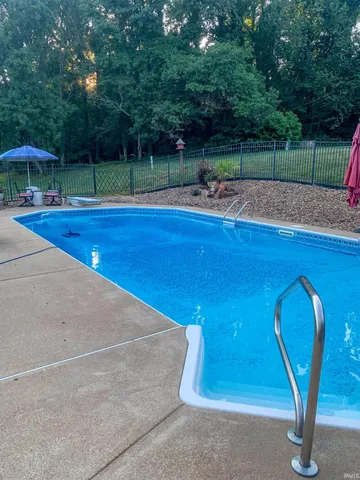 $587,800 | 6299 Pfafflin Lake Boulevard, Newburgh, IN 47630