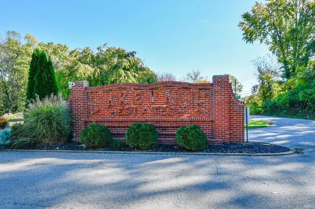 $587,800 | 6299 Pfafflin Lake Boulevard, Newburgh, IN 47630