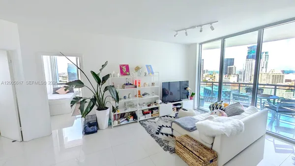 $4,000 | 350 South Miami Avenue, Unit 2813, Miami, FL 33130