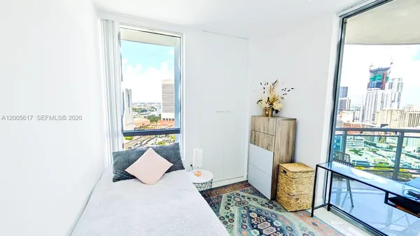 $4,000 | 350 South Miami Avenue, Unit 2813, Miami, FL 33130