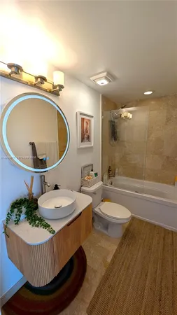 $4,000 | 350 South Miami Avenue, Unit 2813, Miami, FL 33130