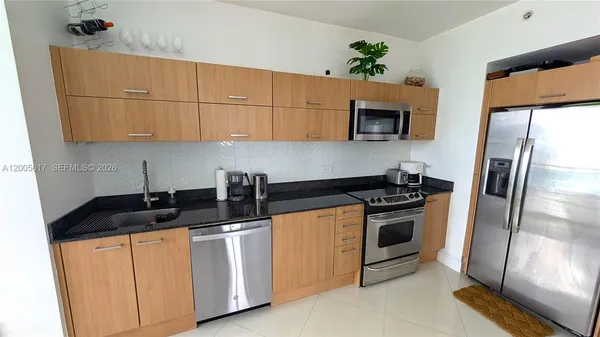 $4,000 | 350 South Miami Avenue, Unit 2813, Miami, FL 33130
