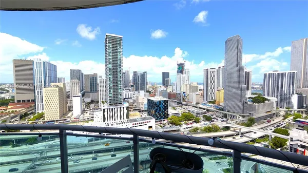 $4,000 | 350 South Miami Avenue, Unit 2813, Miami, FL 33130