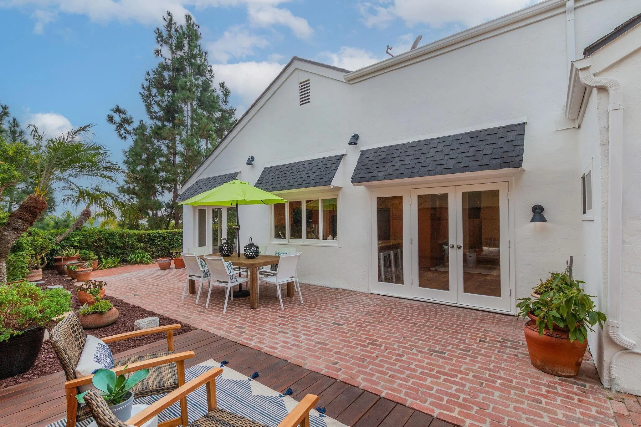 1863 Caminito Quintero La Jolla, CA 92037 - Photo 20 of 27 a view of a house with sitting area