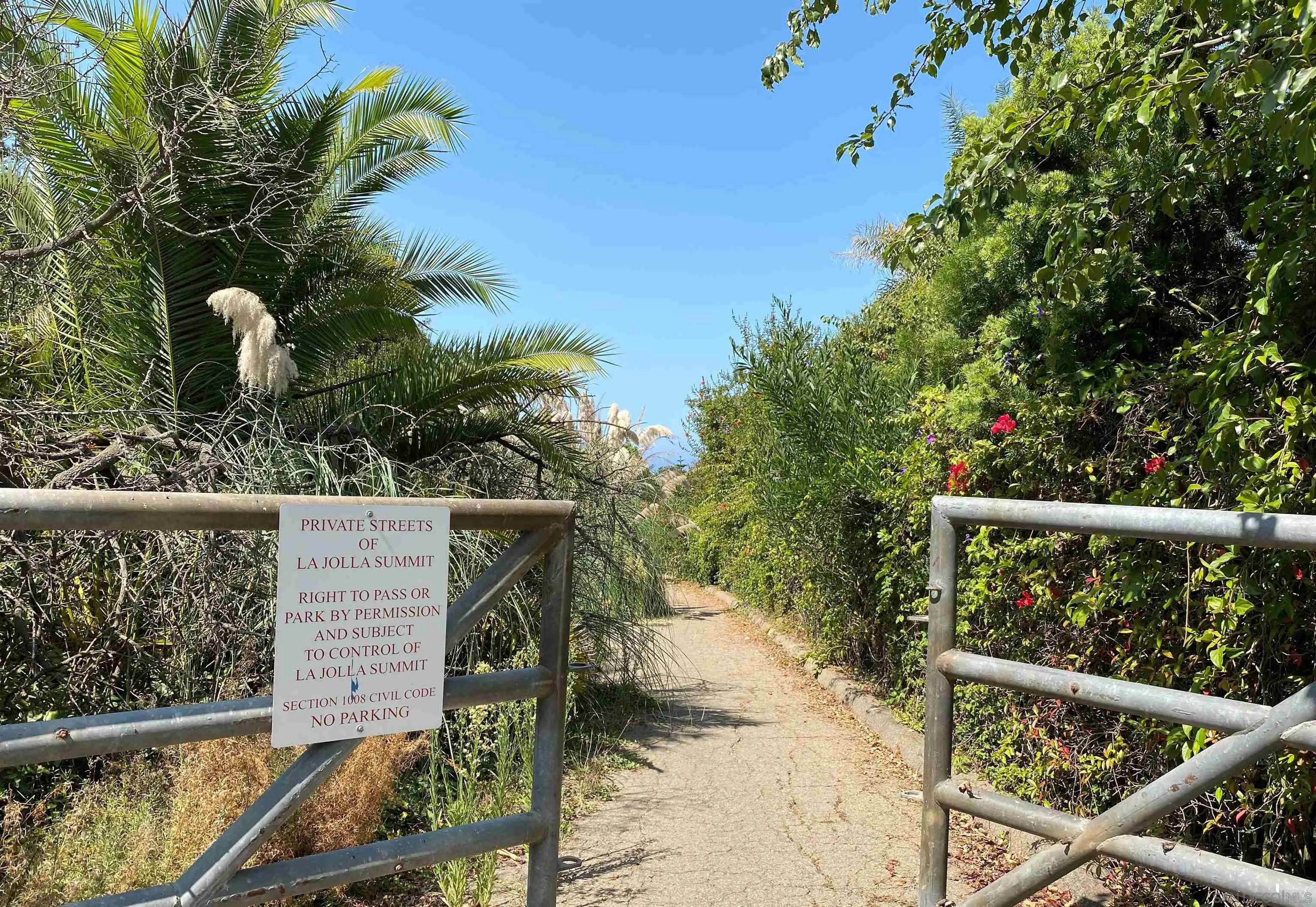 1863 Caminito Quintero La Jolla, CA 92037 - Photo 27 of 27 a view of a balcony with wooden fence