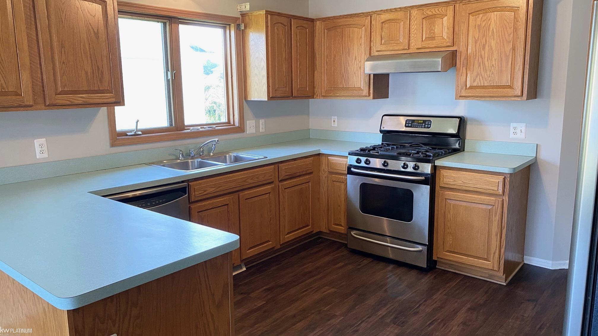 51827 Lillian Road New Baltimore, MI 48047 - Photo 16 of 46 50121085-15.JPG