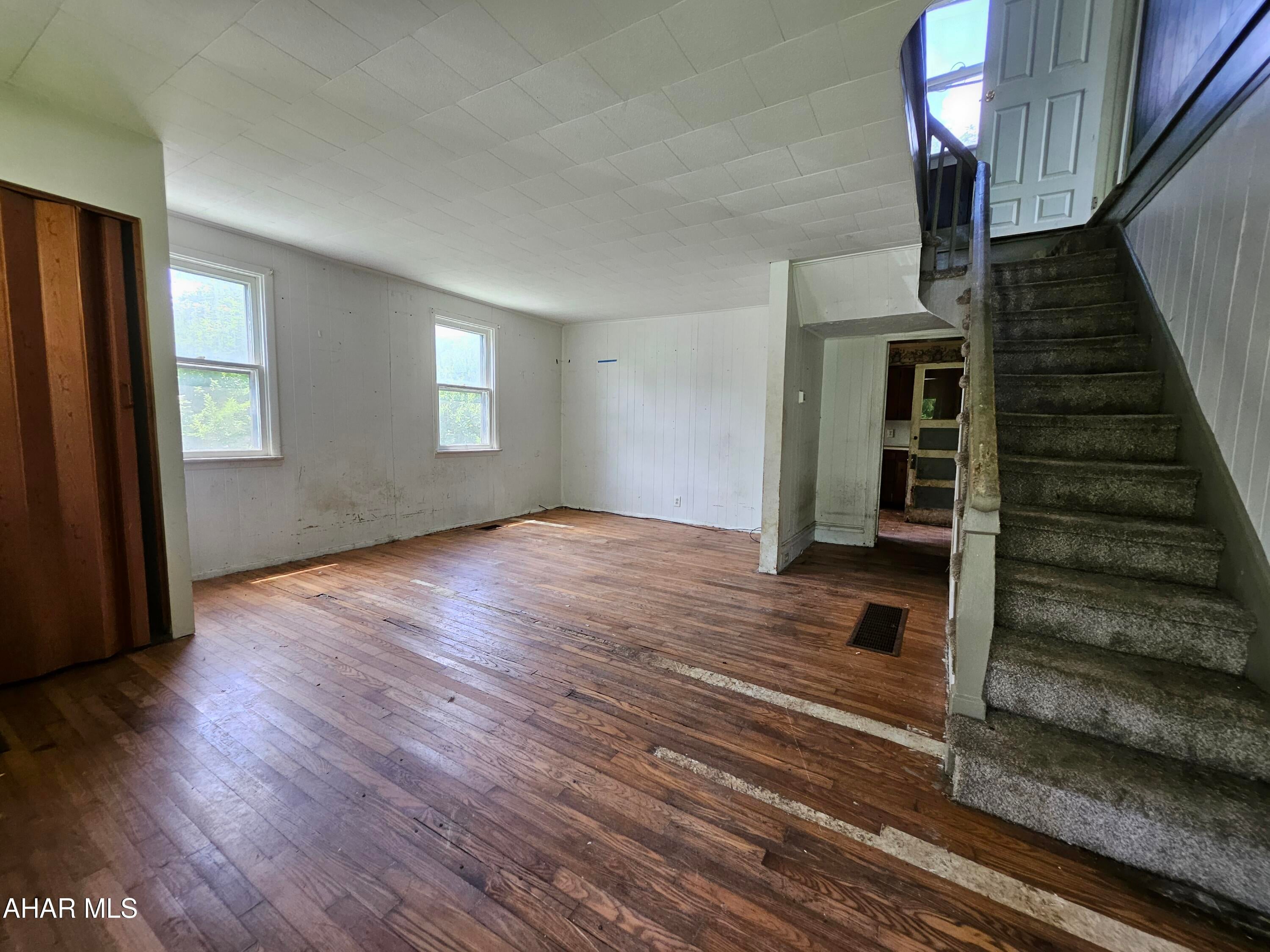 2057 Everett Road East Freedom, PA 16637 - Photo 3 of 8 Gallery Image 3