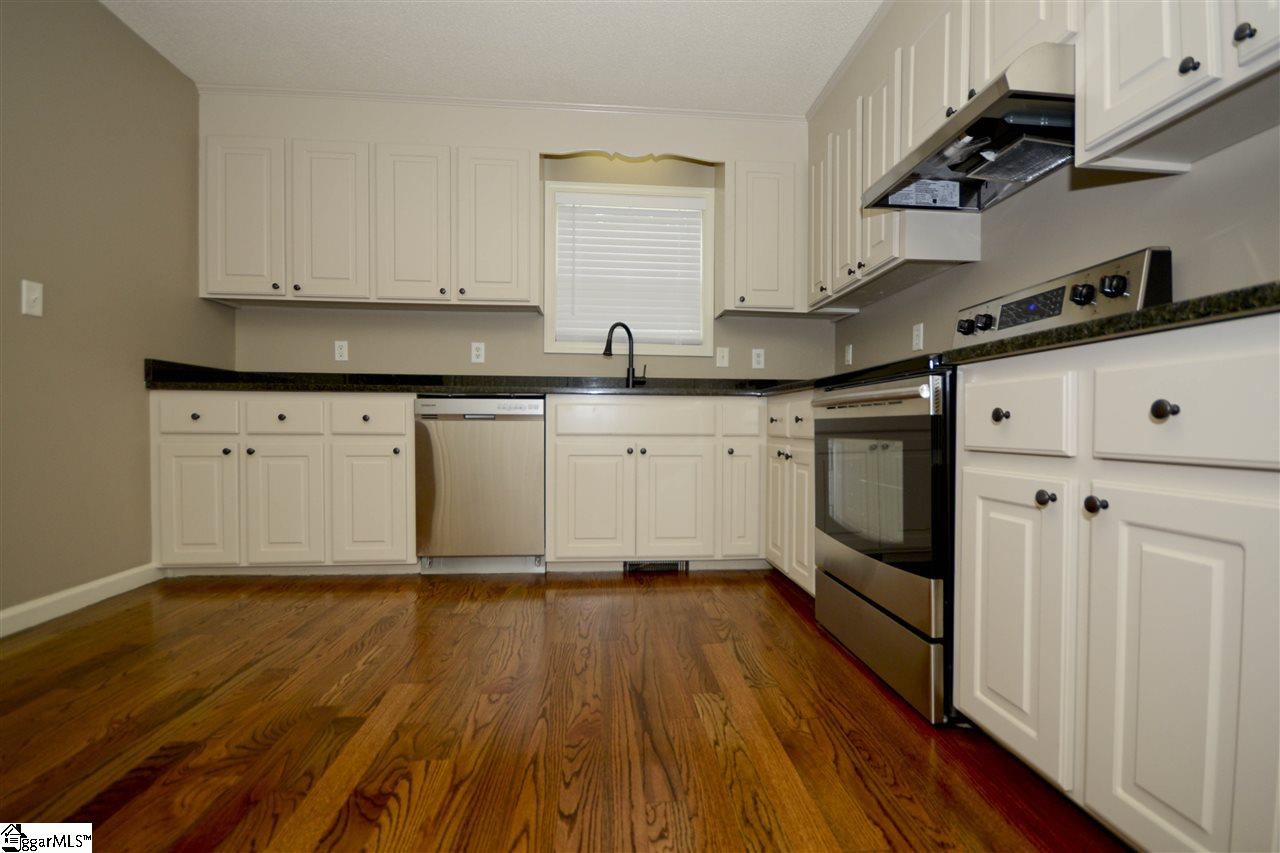 9 Brunson Street Greenville, SC 29607 - Photo 6 of 19 Gallery Image 6