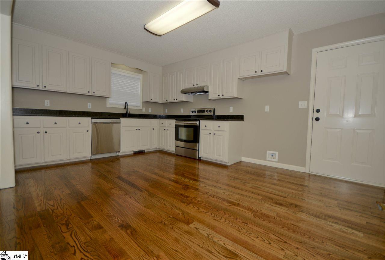 9 Brunson Street Greenville, SC 29607 - Photo 8 of 19 Gallery Image 8
