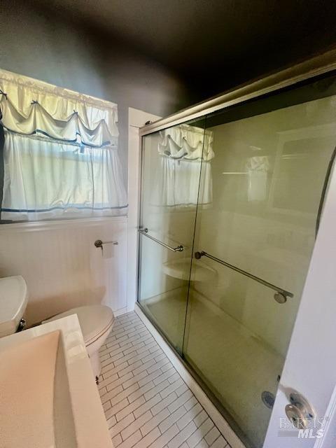 176 Gardiner Way Rio Vista, CA 94571 - Photo 14 of 23 Big shower, new tile.