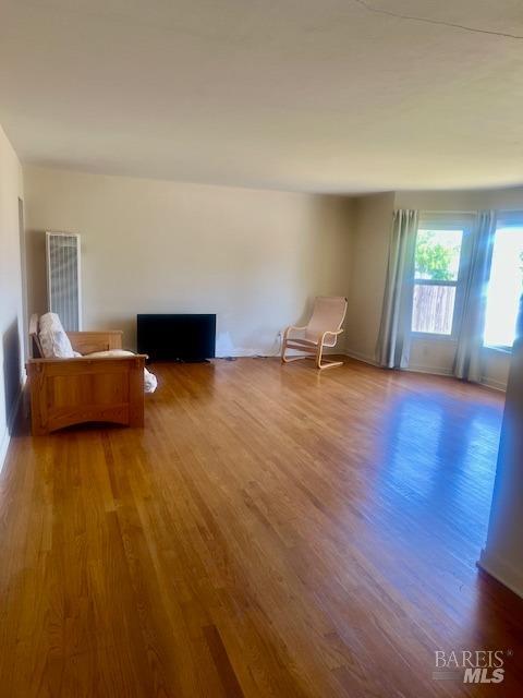 176 Gardiner Way Rio Vista, CA 94571 - Photo 3 of 23 Large living room, lots of windows !