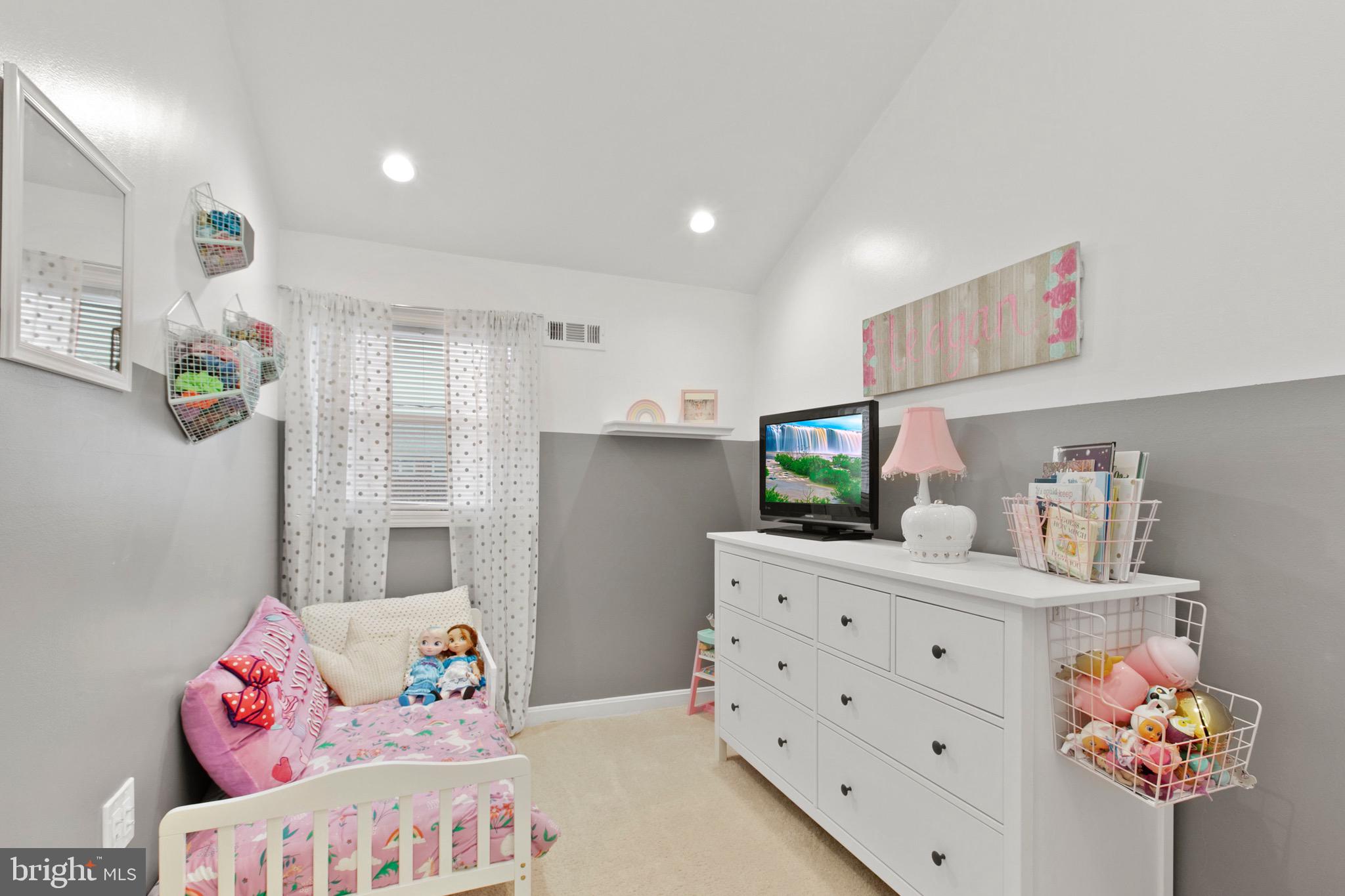 8054 Wallace Road Dundalk, MD 21222 - Photo 22 of 31 Bedroom #3