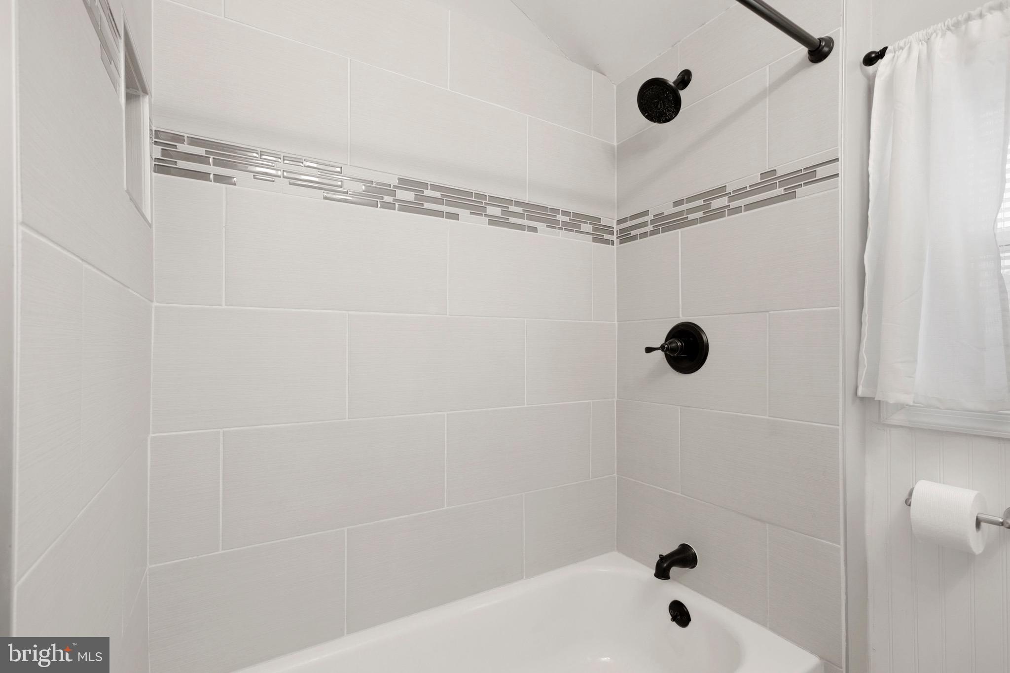 8054 Wallace Road Dundalk, MD 21222 - Photo 28 of 31 Accent tile