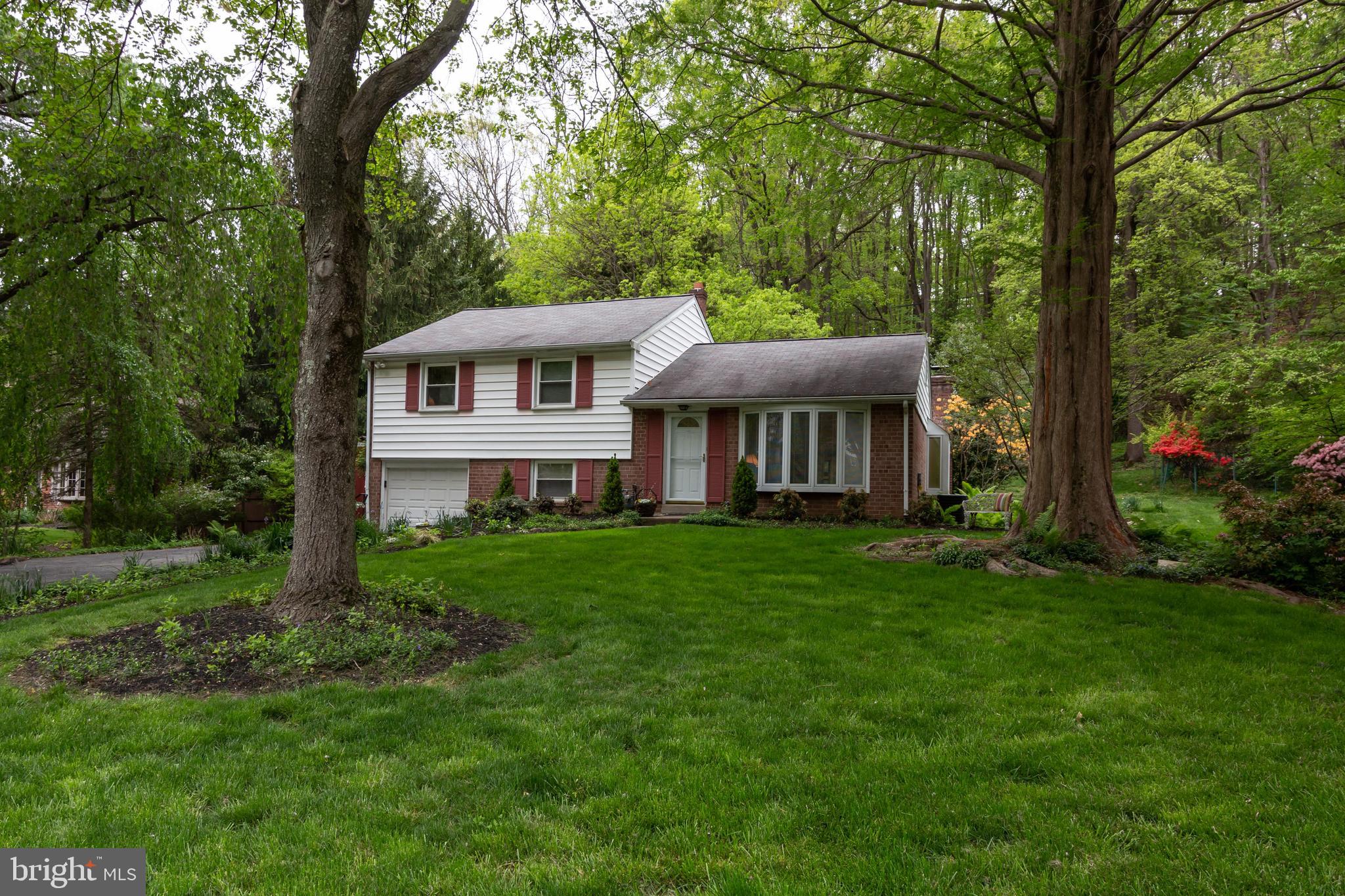 618 Brookwood Road Wayne, PA 19087 - Photo 3 of 35 Front yard