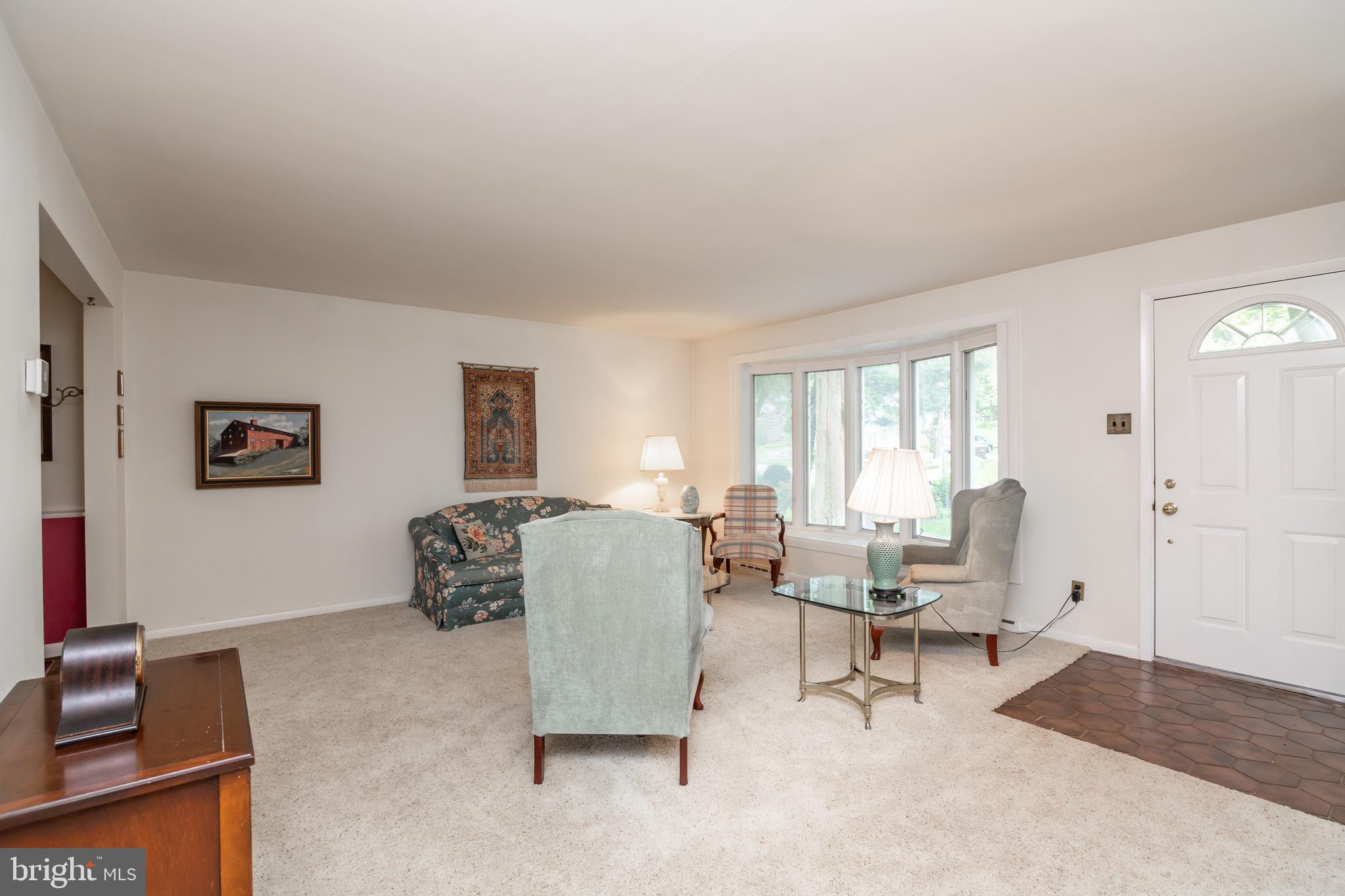 618 Brookwood Road Wayne, PA 19087 - Photo 8 of 35 Living room