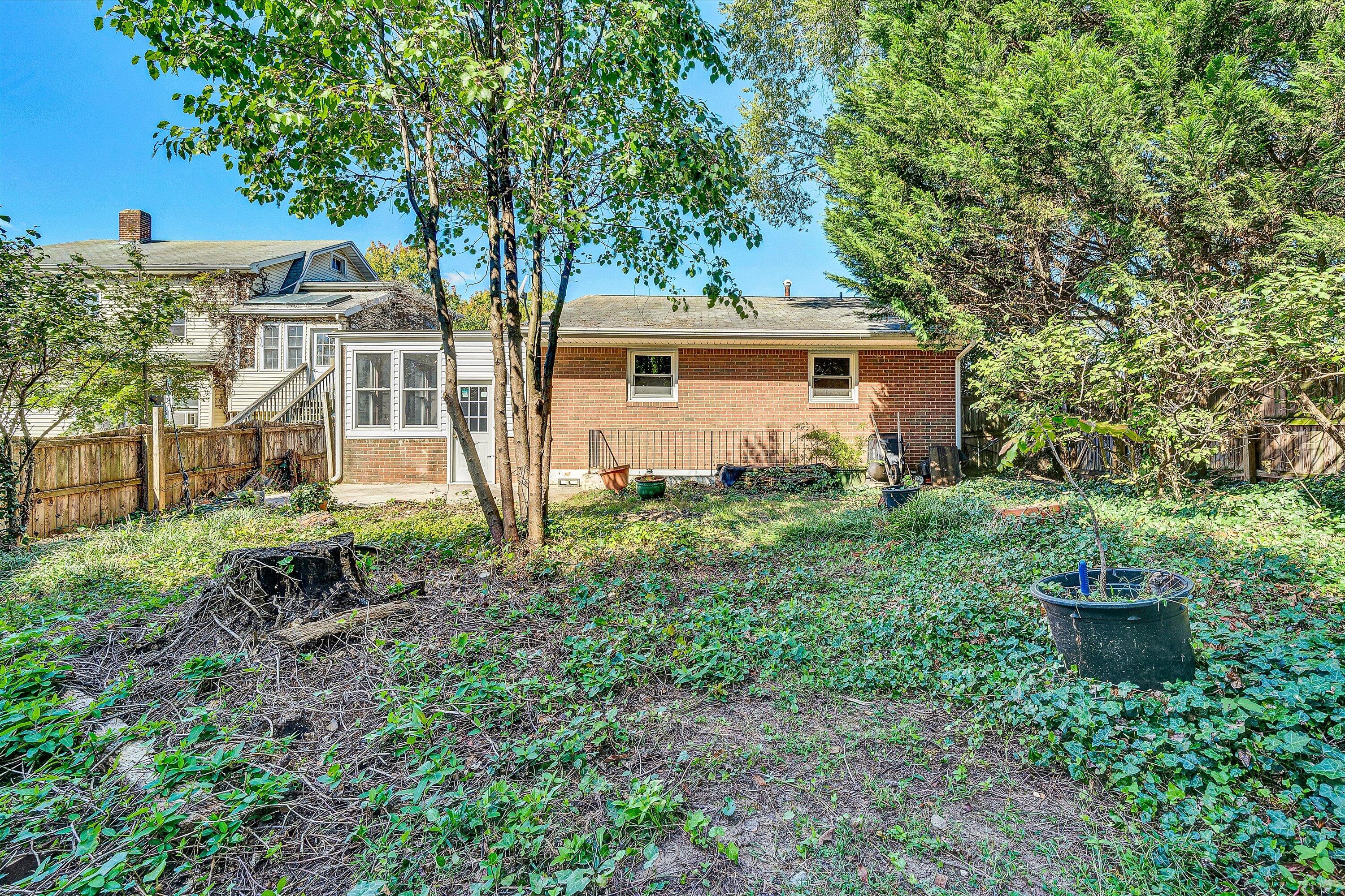 1602 Maiden Lane Southwest Roanoke, VA 24015 - Photo 3 of 38 34-VM-03679