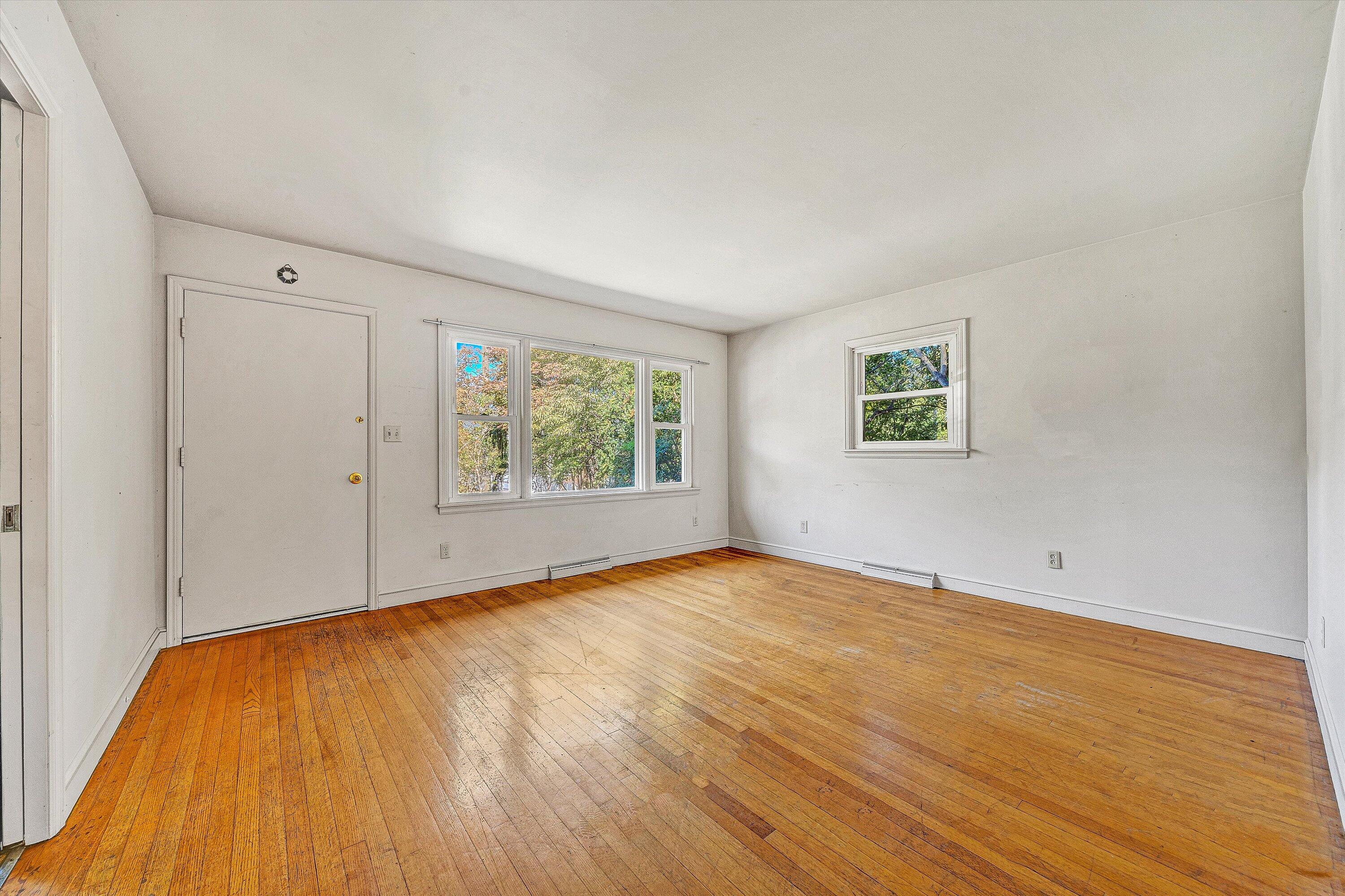 1602 Maiden Lane Southwest Roanoke, VA 24015 - Photo 5 of 38 04-VM-03594