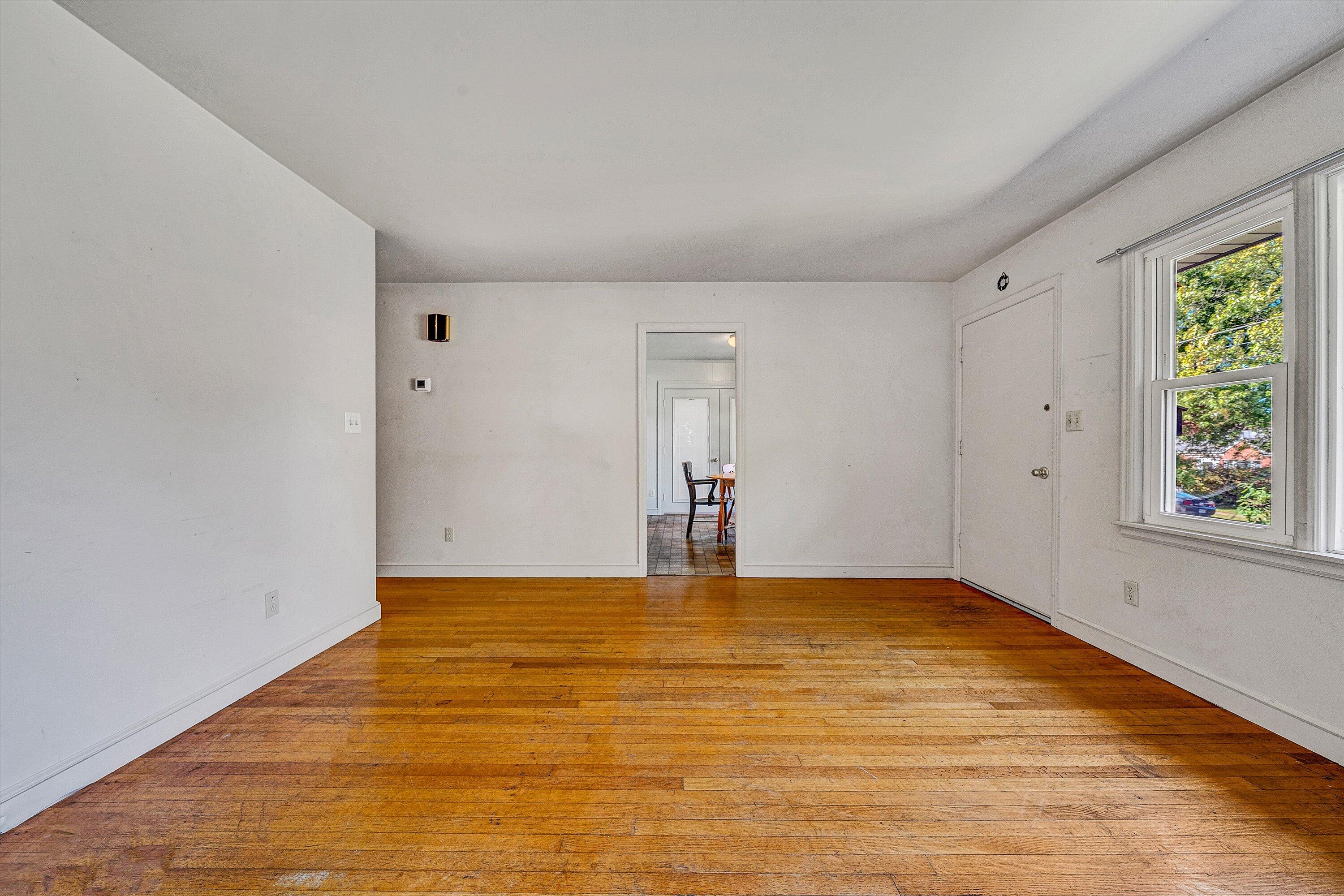 1602 Maiden Lane Southwest Roanoke, VA 24015 - Photo 6 of 38 05-VM-03599