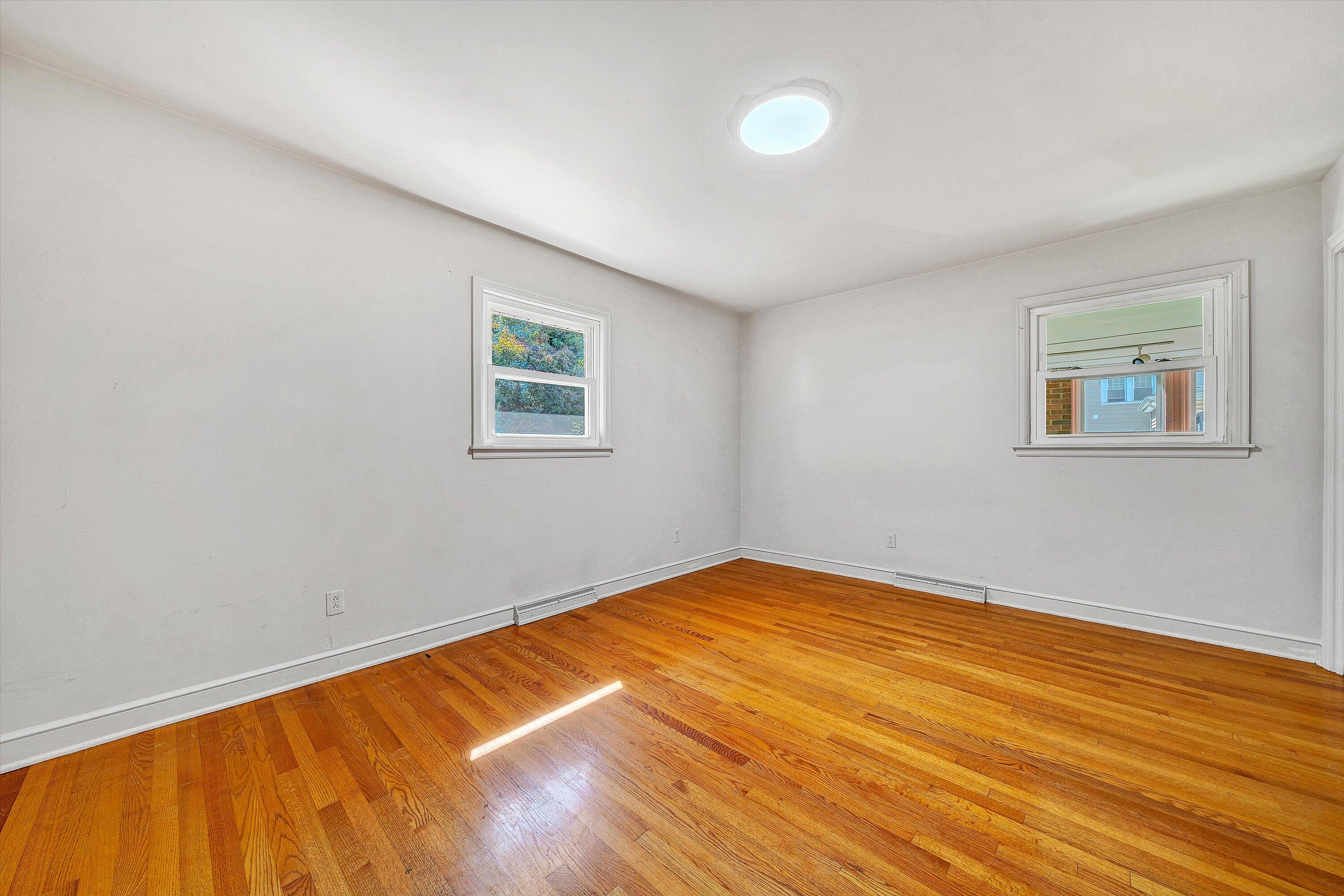 1602 Maiden Lane Southwest Roanoke, VA 24015 - Photo 10 of 38 21-VM-03714