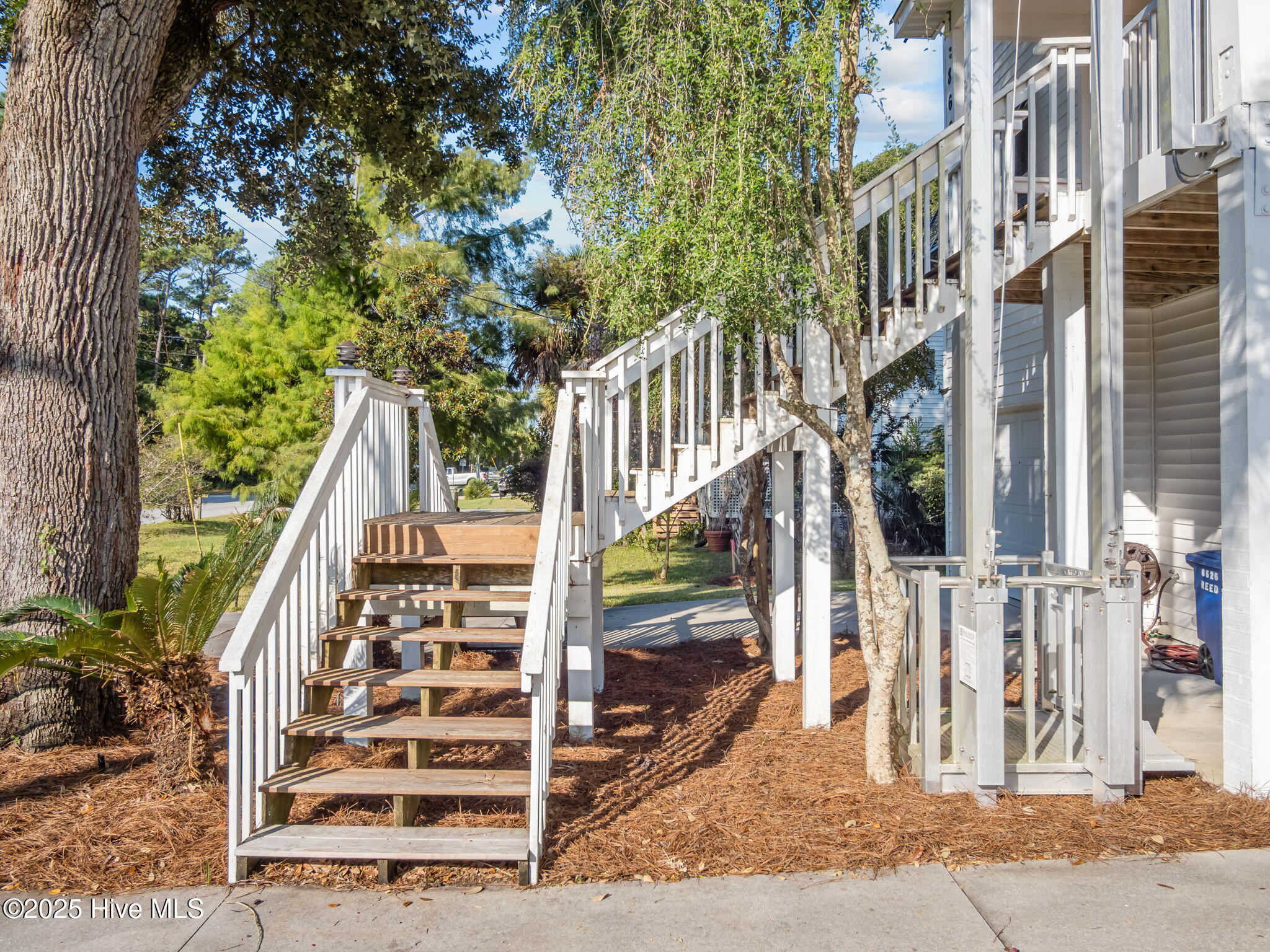 8626 Reed Drive Emerald Isle, NC 28594 - Photo 2 of 47 Entry with Cargo Lift