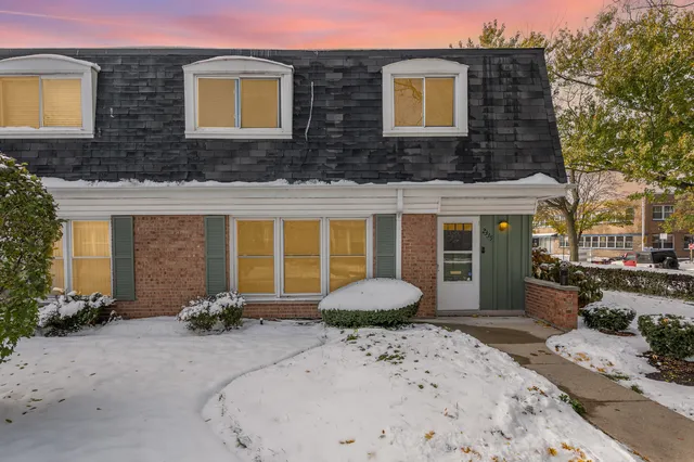 $425,000 | 2335 West Greenleaf Avenue, Chicago, IL 60645