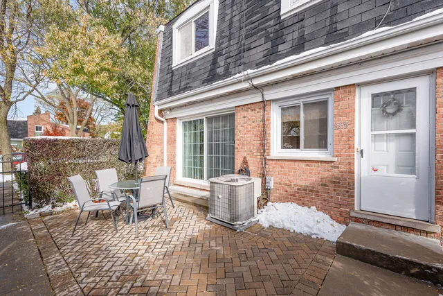 $425,000 | 2335 West Greenleaf Avenue, Chicago, IL 60645