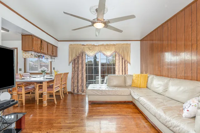 $425,000 | 2335 West Greenleaf Avenue, Chicago, IL 60645