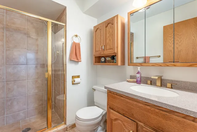 $425,000 | 2335 West Greenleaf Avenue, Chicago, IL 60645