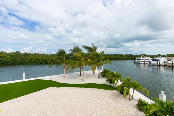 $4,300,000 | 2125 Ave H, Marathon, FL 33050