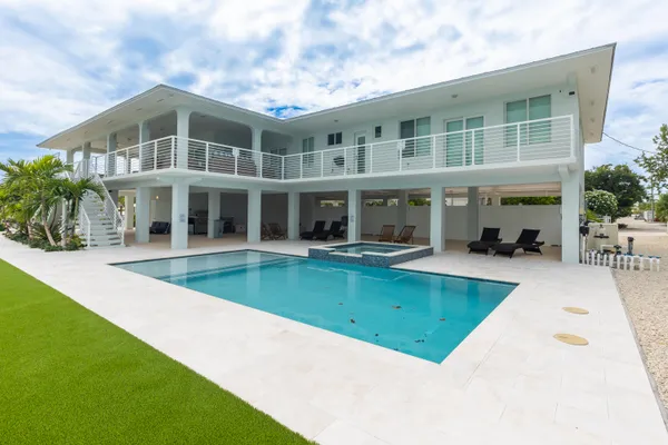 $4,300,000 | 2125 Ave H, Marathon, FL 33050