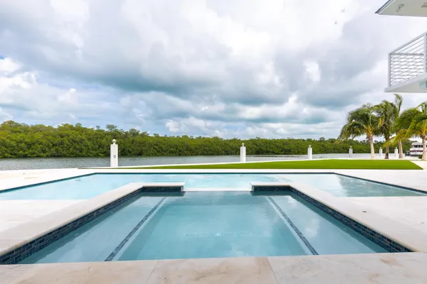 $4,300,000 | 2125 Ave H, Marathon, FL 33050