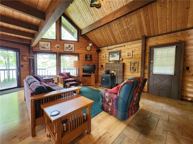 a view of a livingroom with furniture