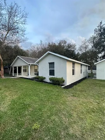 a view of a yard in front of house