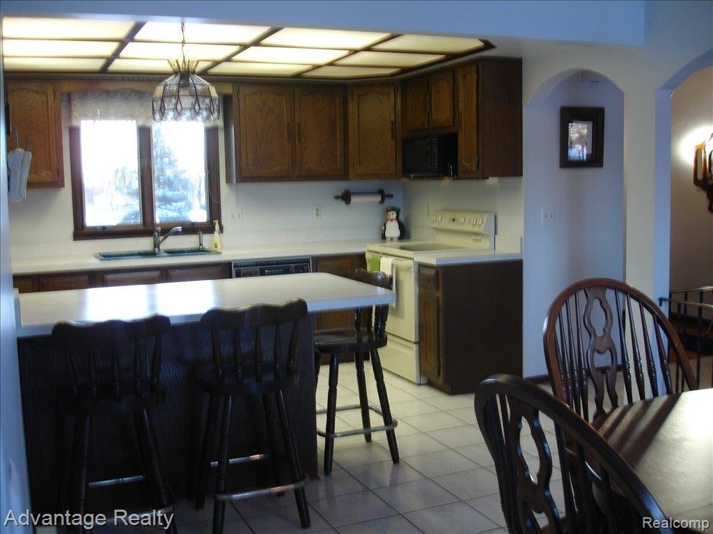 18231 Gilmore Road Armada, MI 48005 - Photo 5 of 22 Open kitchen